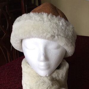 Leather Sheepskin Fur Hat Round Beanie, Chestnut S/M